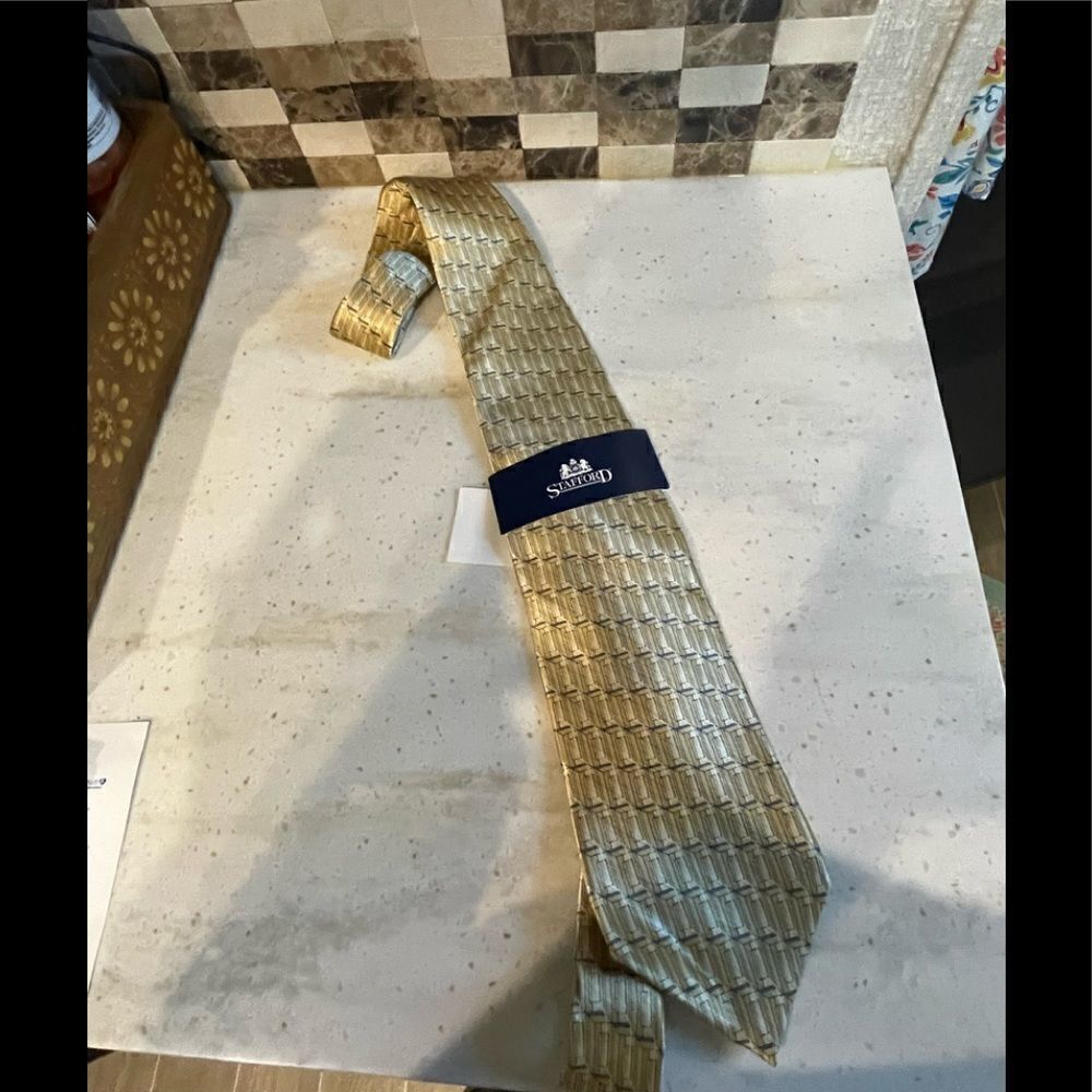 NWT Stafford Tie 